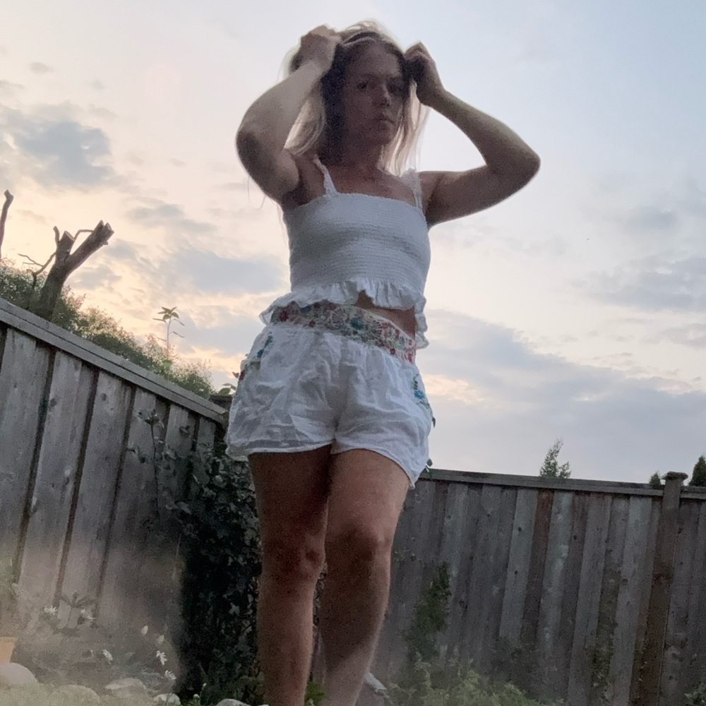 Spiaggia Floral Embroidered High Waist Cotton  White Shorts